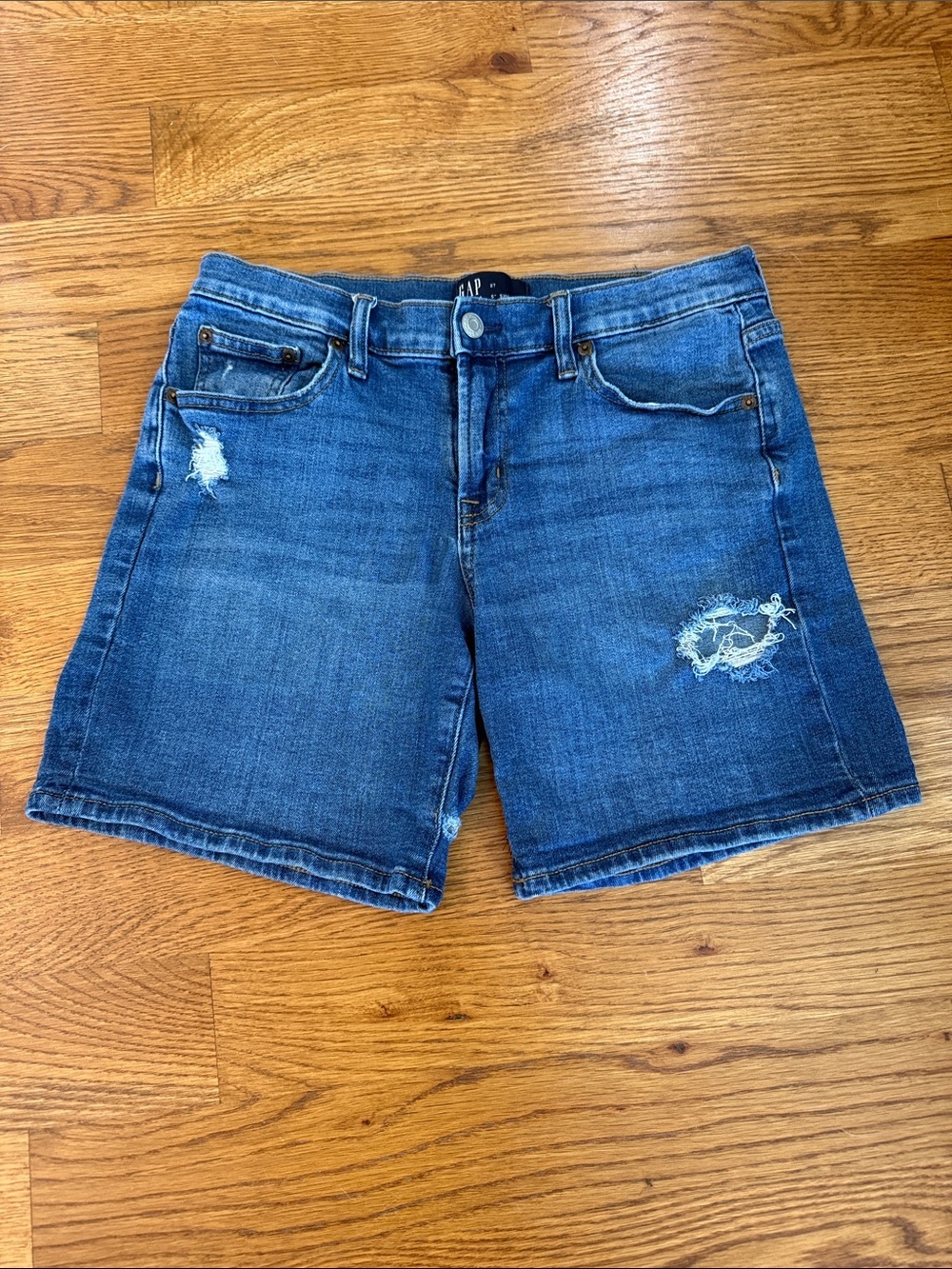 GAP Denim Distressed 5” Denim Shorts Size 27 Medium Wash Stretch